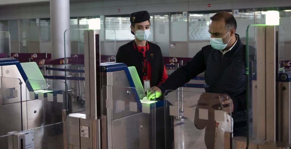 UE elimina mascarilla en vuelos