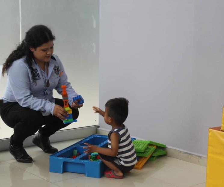 Rescatan a niño que deambulaba