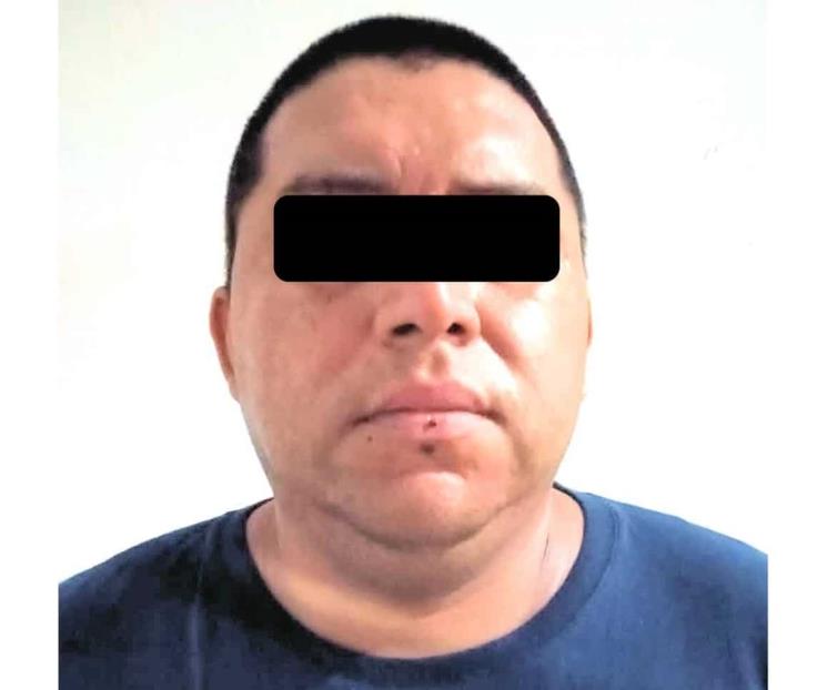 Roba celular a jovencita y lo detienen
