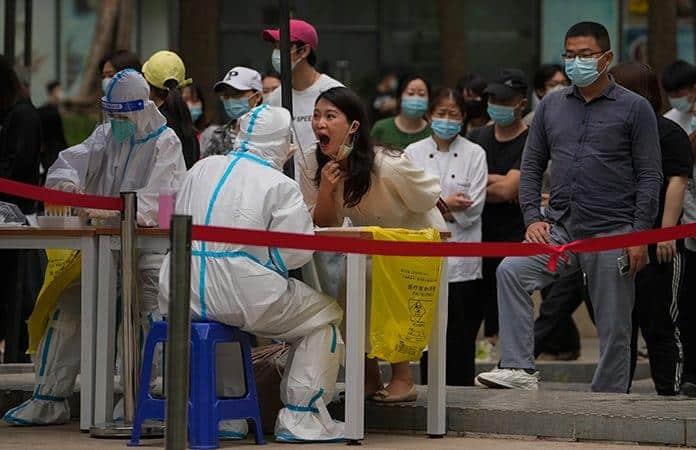 China tacha de “irresponsable” críticas de la OMS