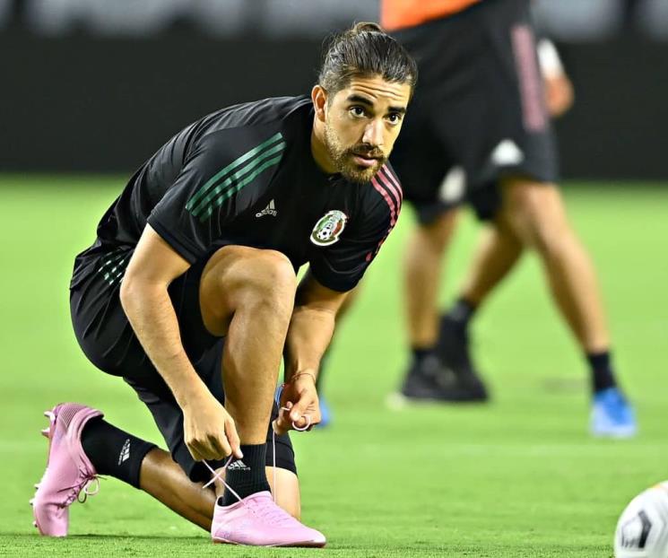 Premia Martino a Pizarro de Rayados pese a bajo nivel