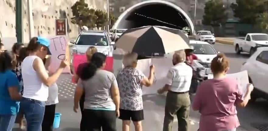 Bloquean V. Carranza; piden solución a la falta de agua
