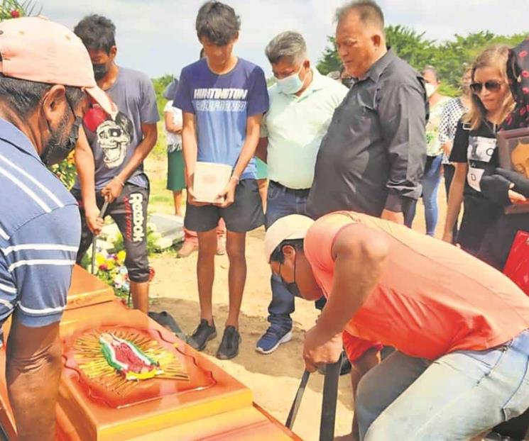 Lágrimas y miedo reinan durante los sepelios de periodistas