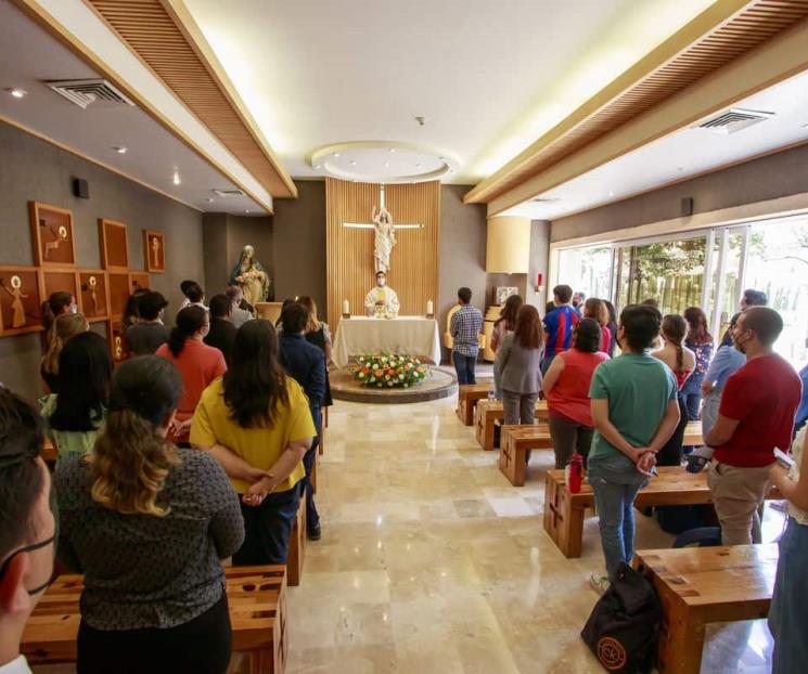 Piden por la paz en misa de cierre de semestre