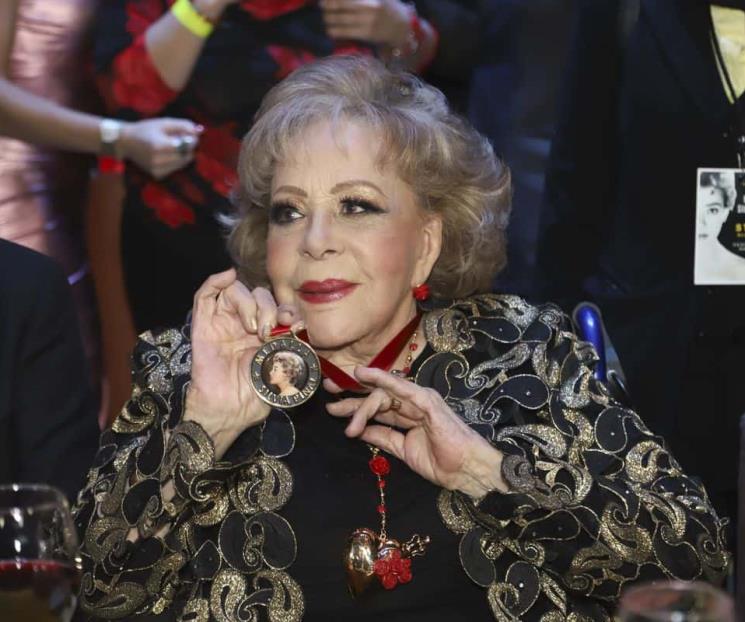Reportan mejoría de Silvia Pinal