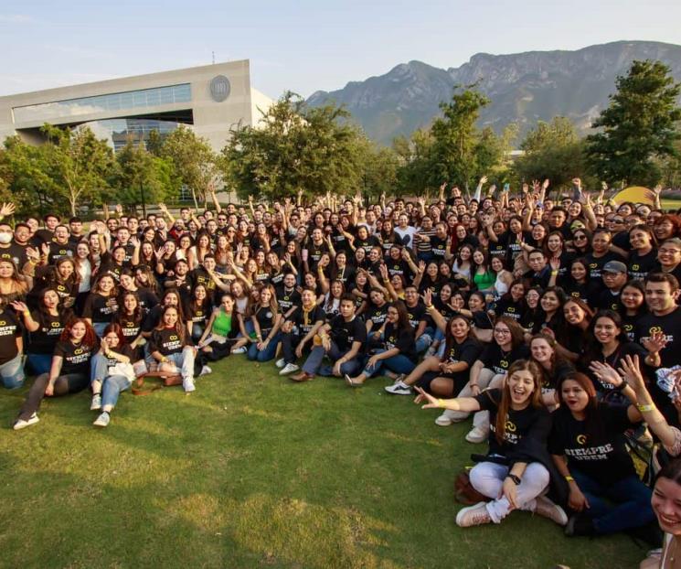 Conviven y se unen a comunidad de egresados de la UDEM