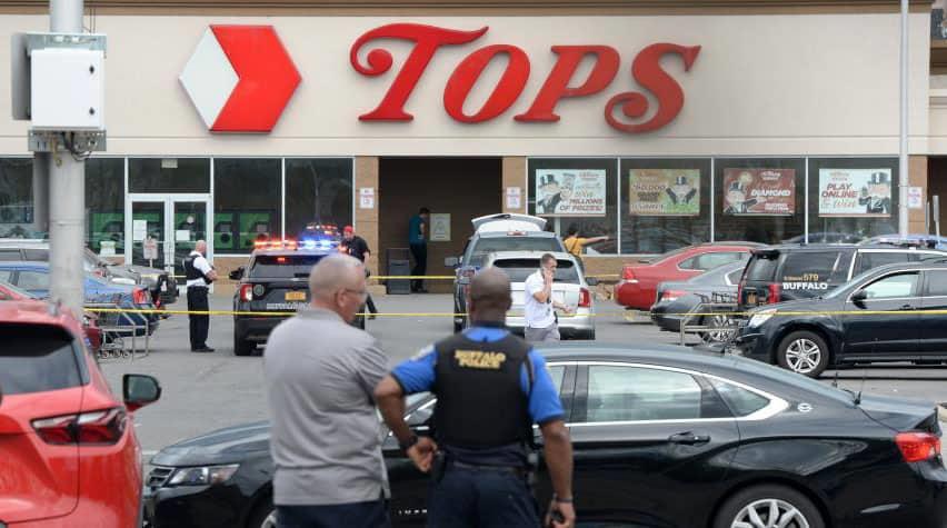 Investigan como crimen de odio tiroteo en Buffalo