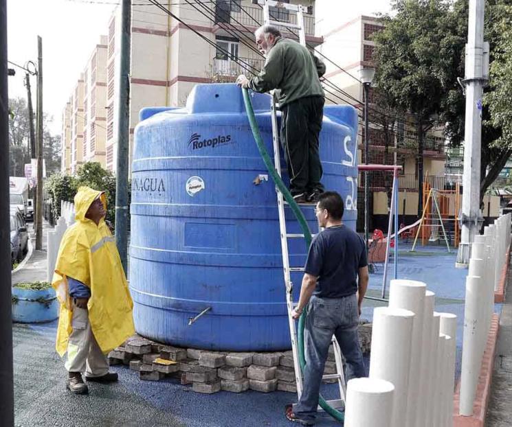 Por la falta de agua, condominios suben su gasto en pipas Por la falta de agua, condominios suben su gasto en pipas
