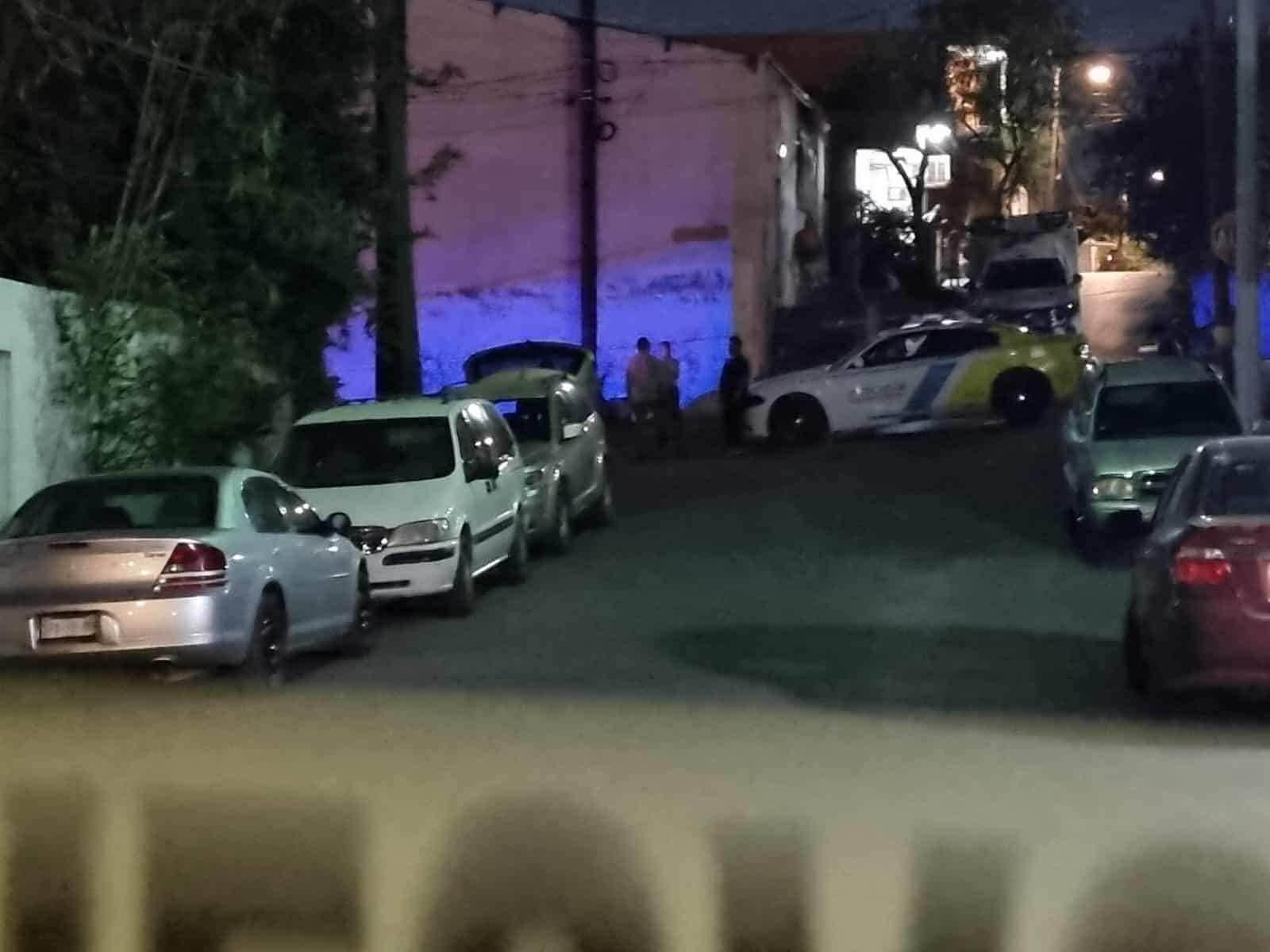 Cuando iba a subir a su camioneta, un hombre encontró en la cajuela a una persona sin vida, agentes ministeriales investigan los hechos