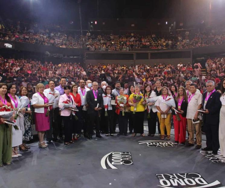 Reconocen a 300 profesores en Guadalupe