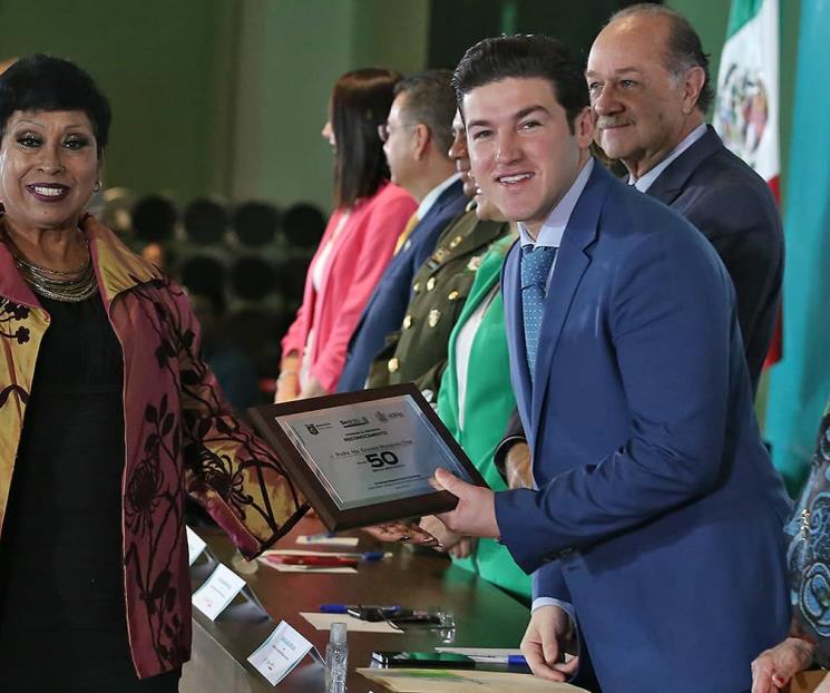 Reconocen a más de 600 maestros de NL