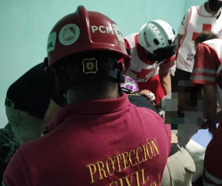 Brindan apoyo a mujer con problemas de parto