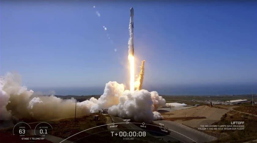 SpaceX lanza 53 satélites Starlink desde California