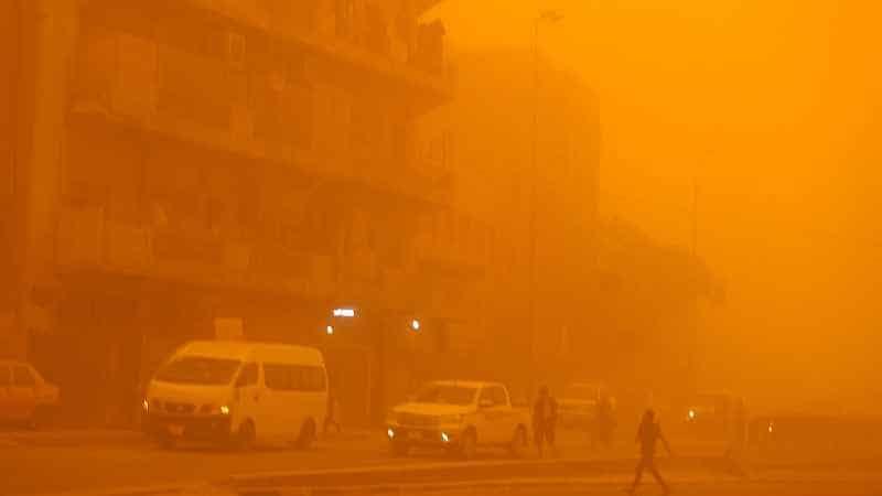 Deja tormenta de arena miles de hospitalizados en Irak