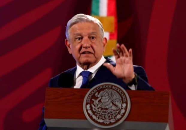 Bots frenaron compra de Twitter por parte de Musk: AMLO