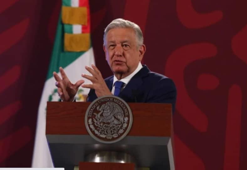 AMLO anuncia convocatoria para médicos especialistas