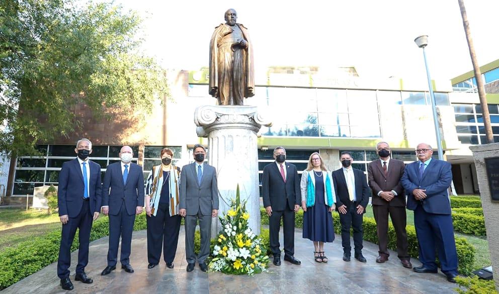 Destacan humanismo de Alfonso Reyes