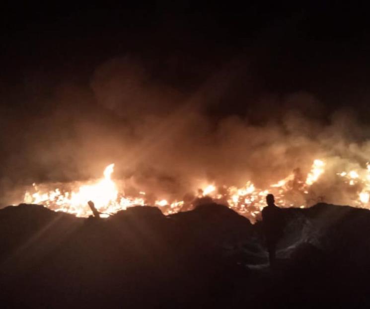 Controlan incendio registrado en basurero en Allende