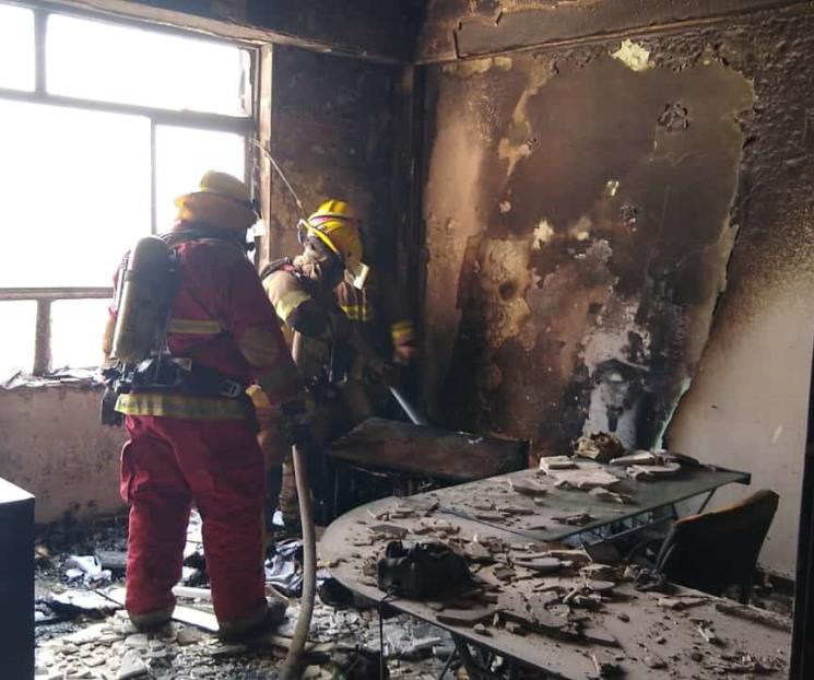Se incendia edificio en Centro de Monterrey