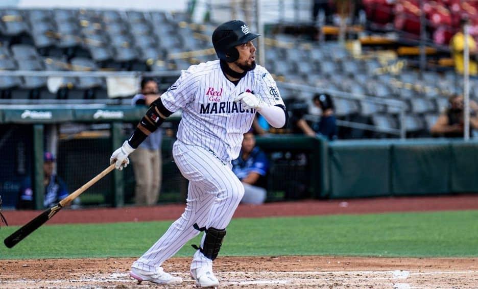 Mariachis barren a Sultanes