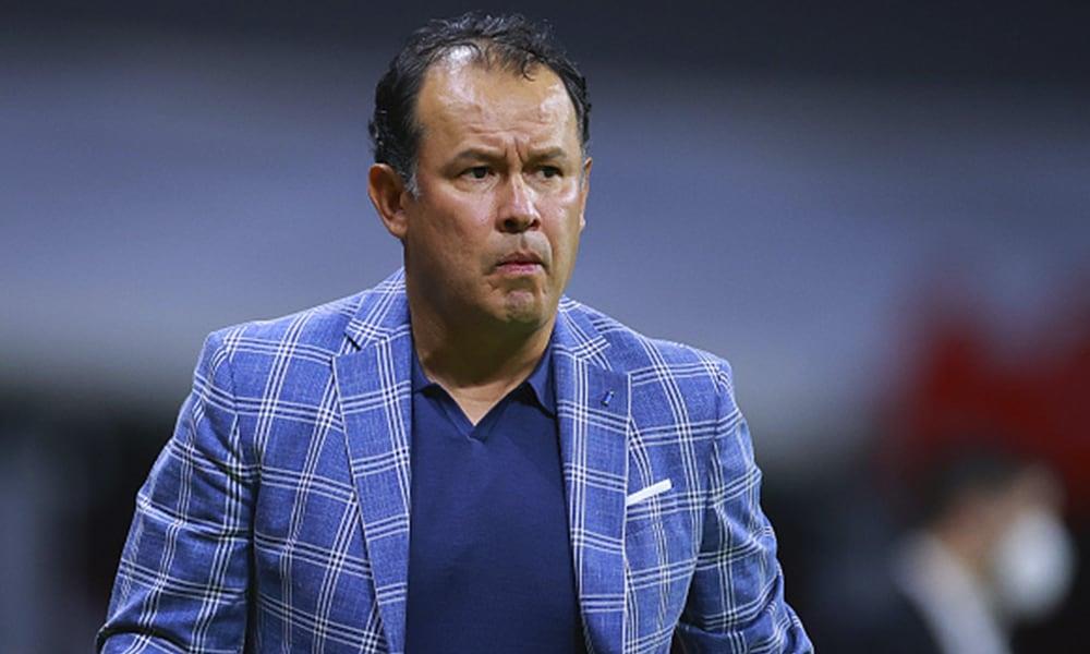 Confirma Cruz Azul salida de DT Juan Reynoso