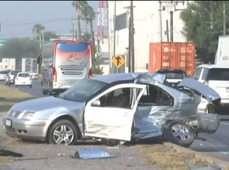Conductor resulta grave tras ser impactado por tráiler