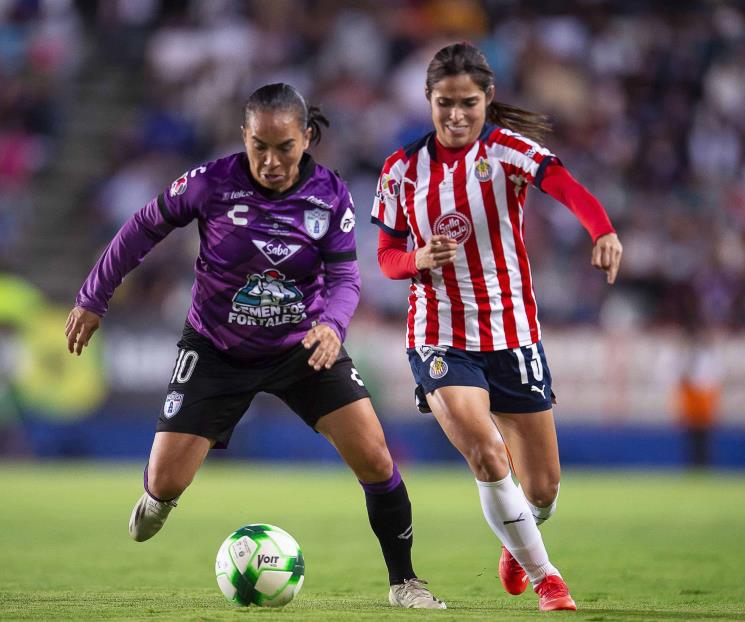 Acaricia Chivas título