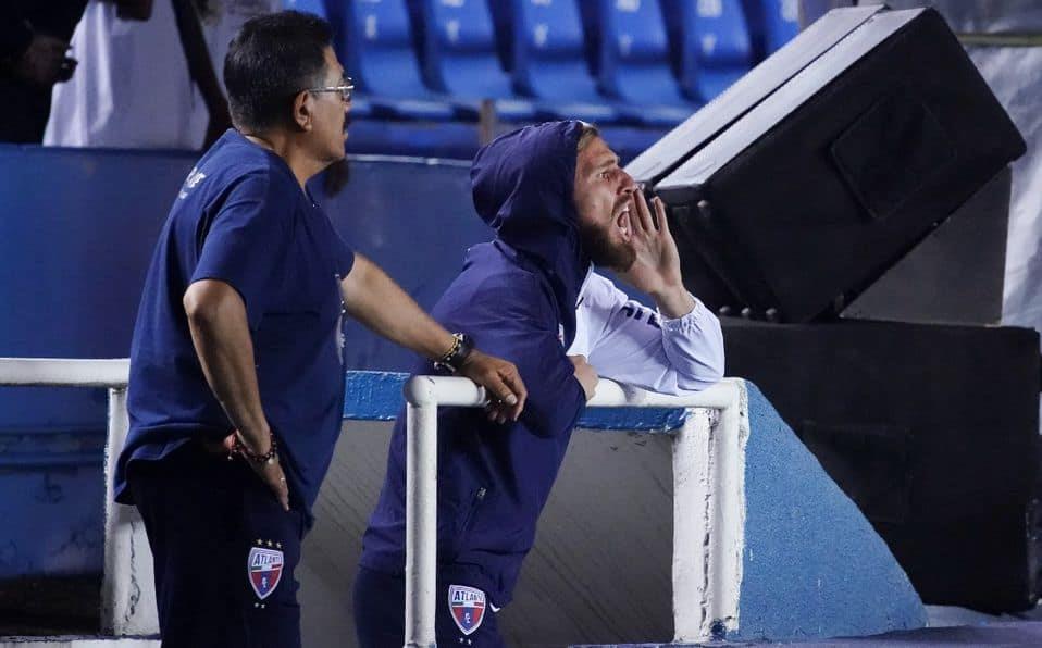 Llama ratero a árbitro; lo sancionan con 4 juegos Llama ratero a árbitro; lo sancionan con 4 juegos