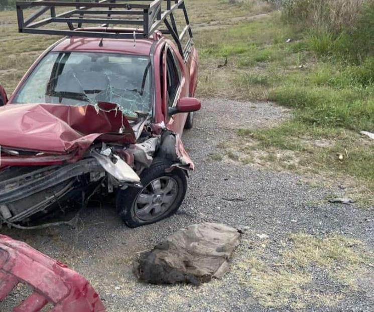 Resulta herido en choque