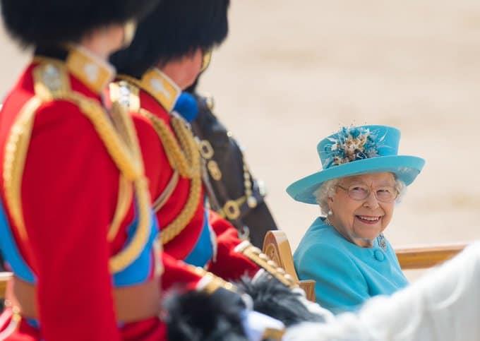 Revelan la carta que la reina Isabel II dedicó a sus papás