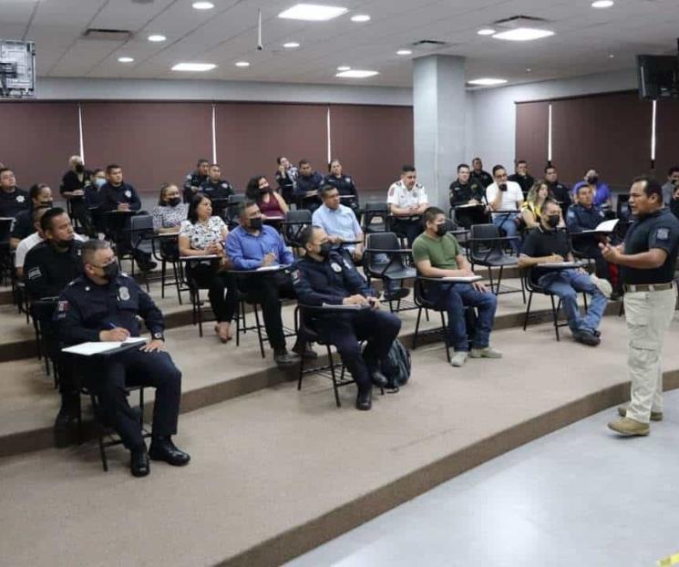 Capacitan a policías en IPH