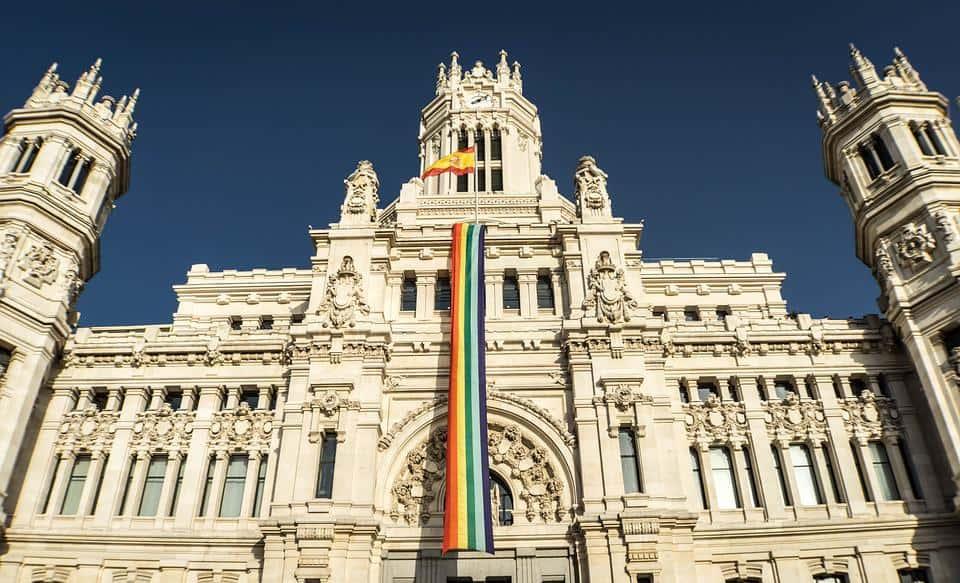 Luchan transexuales con trabas, pese a los avances