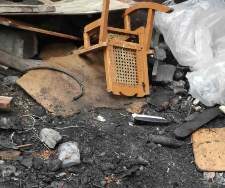 Reportan incendio en fábrica, quemaban cable