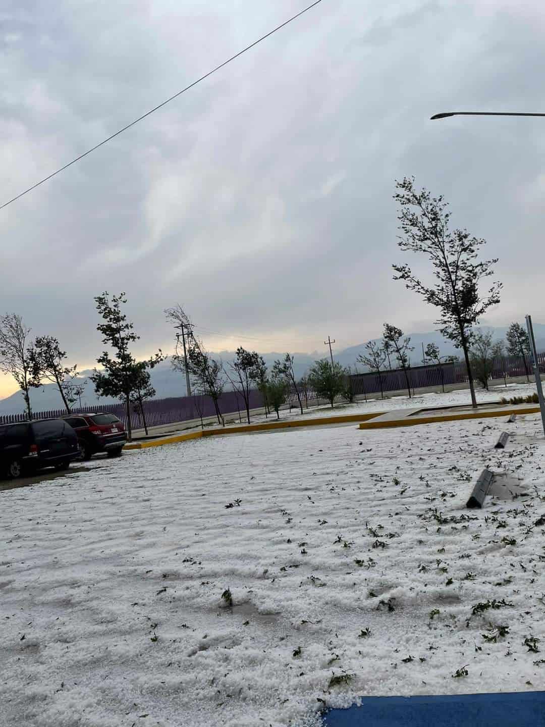Las lluvias torrenciales y granizadas, que se dejaron sentir este domingo, dejaron una estela de daños materiales de consideración en varios municipios