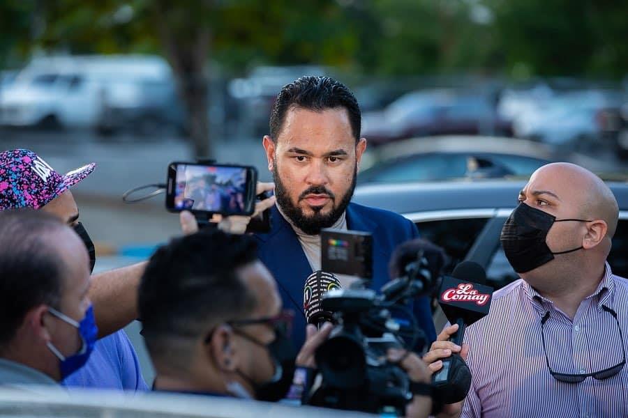 Va Raphy Pina a prisión por posesión de armas