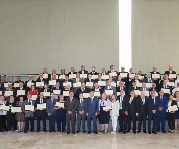 Celebra UANL a sus maestros universitarios
