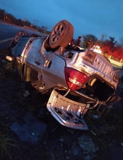 Vuelca auto en Hualahuises