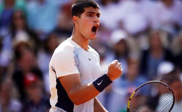 Alcaraz avanza en Roland Garros