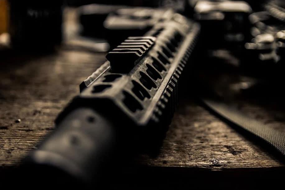 Arrestan en Texas a estudiante con un un rifle AK-47
