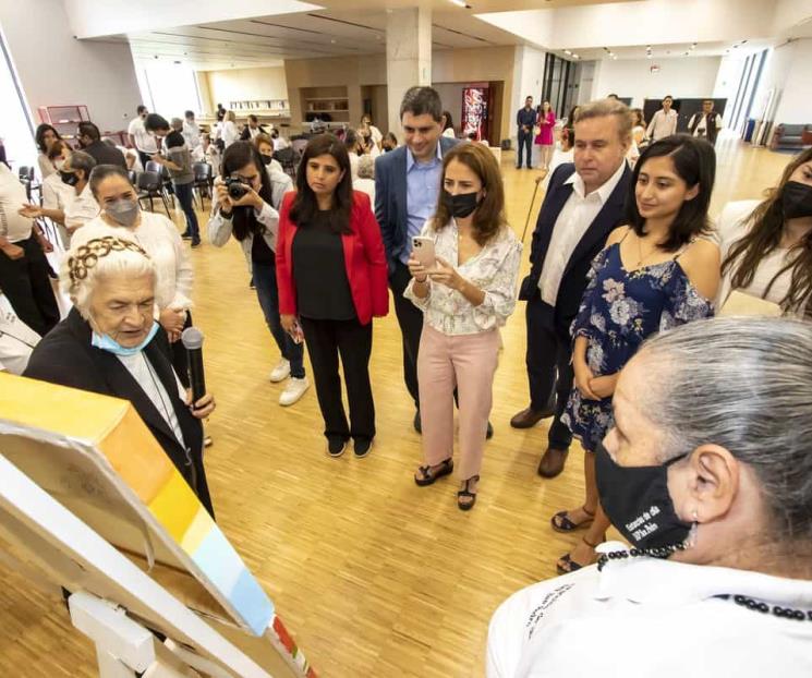 Presentan adultos mayores los frutos de su Arteterapia