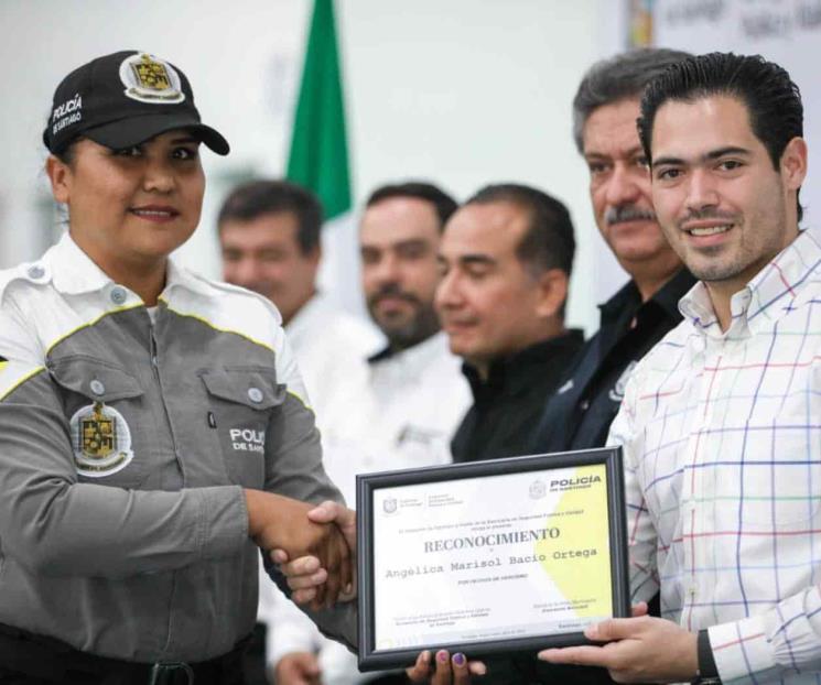 Reconoce Santiago a policías