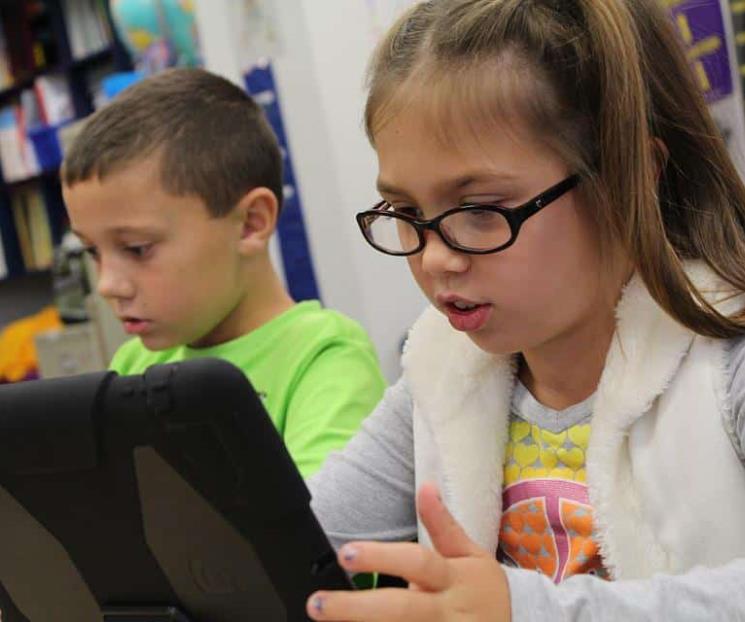 Apps educativas recopilan y venden datos de niños