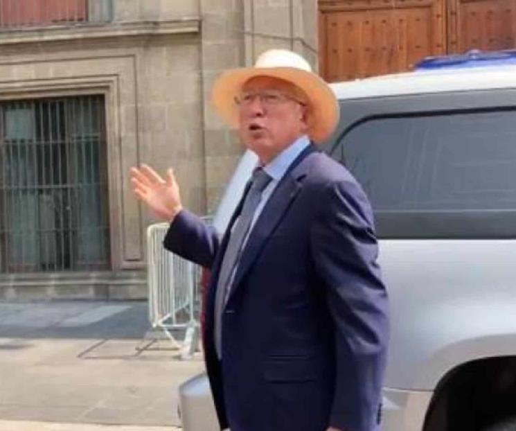 Visitas de Ken Salazar es porque acompaña a empresarios