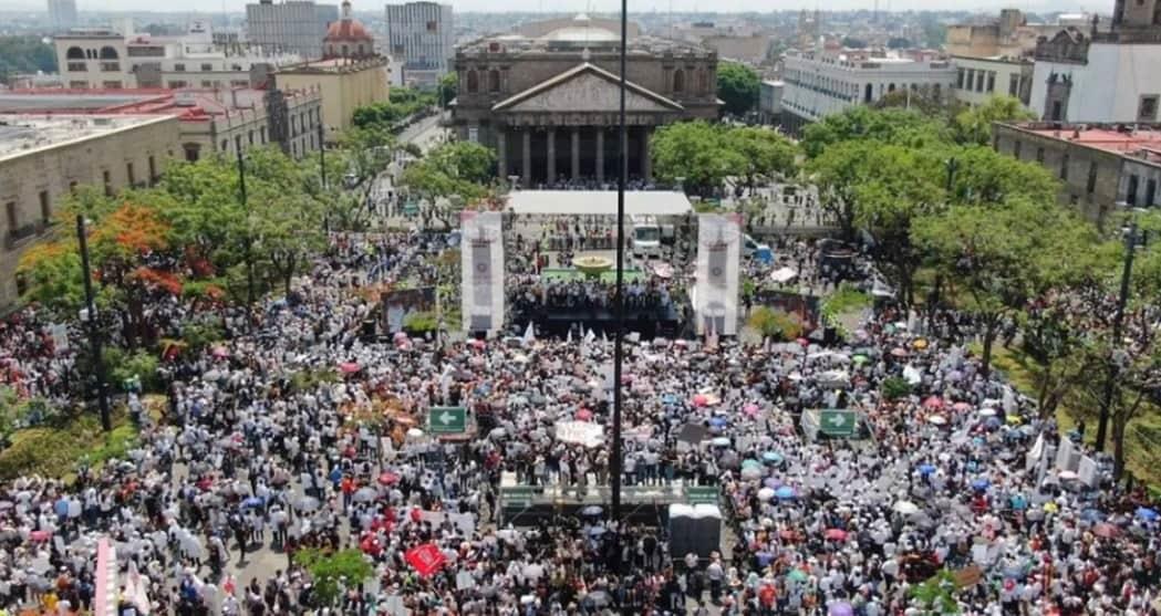 Marchan miles para exigir autonomía universitaria de UdeG