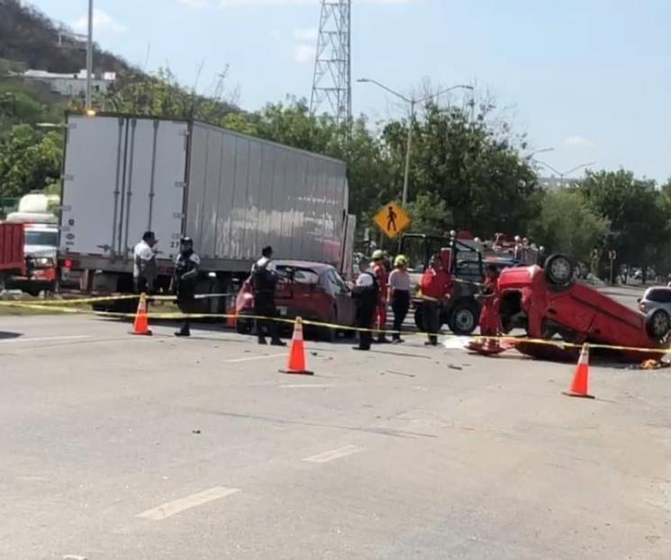 Muere mujer en choque en Santiago