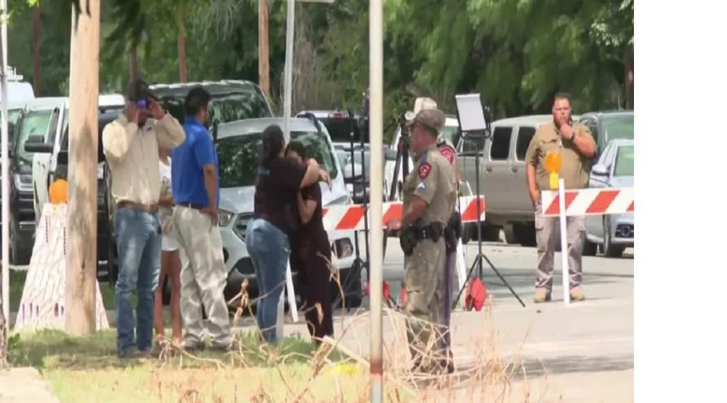 Niña finge estar muerta durante tiroteo en escuela de Texas
