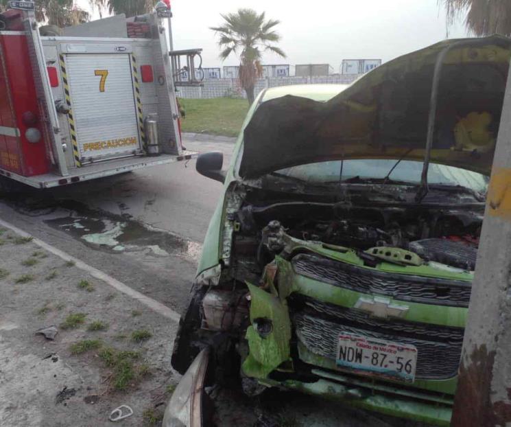 Se incendia automóvil en Apodaca
