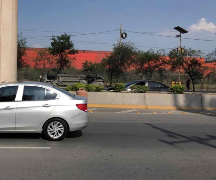 Pierde la vida tras ser atacado a balazos en Av. Universidad