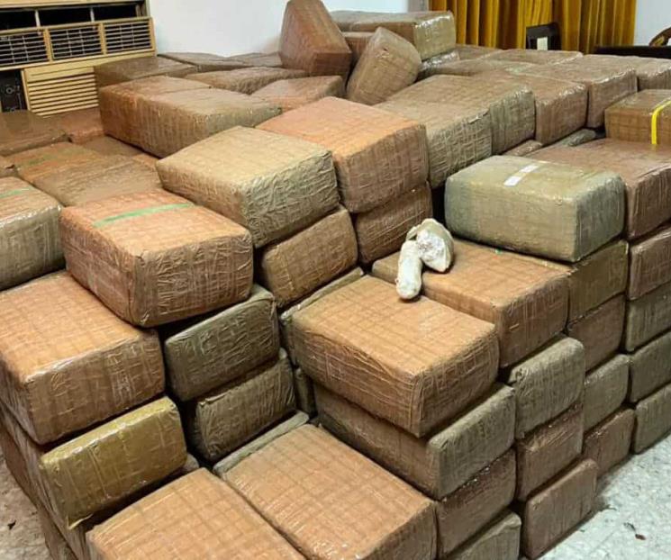 Hallan en bodega 1 tonelada de droga