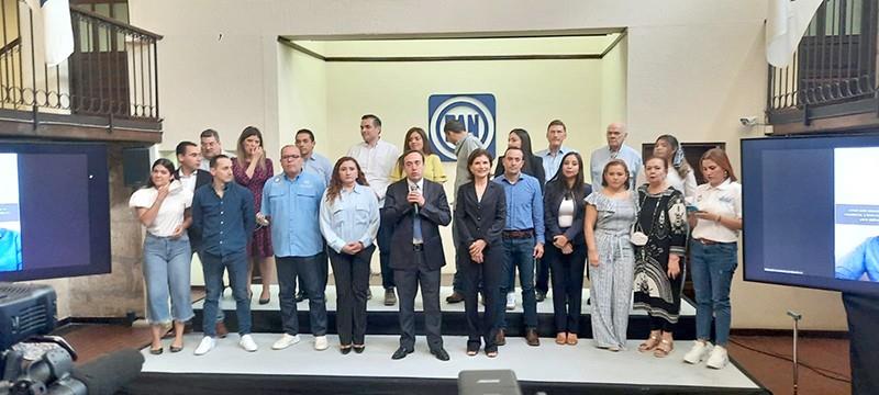 Acusan a gobierno de comprar e intimidar a funcionarios